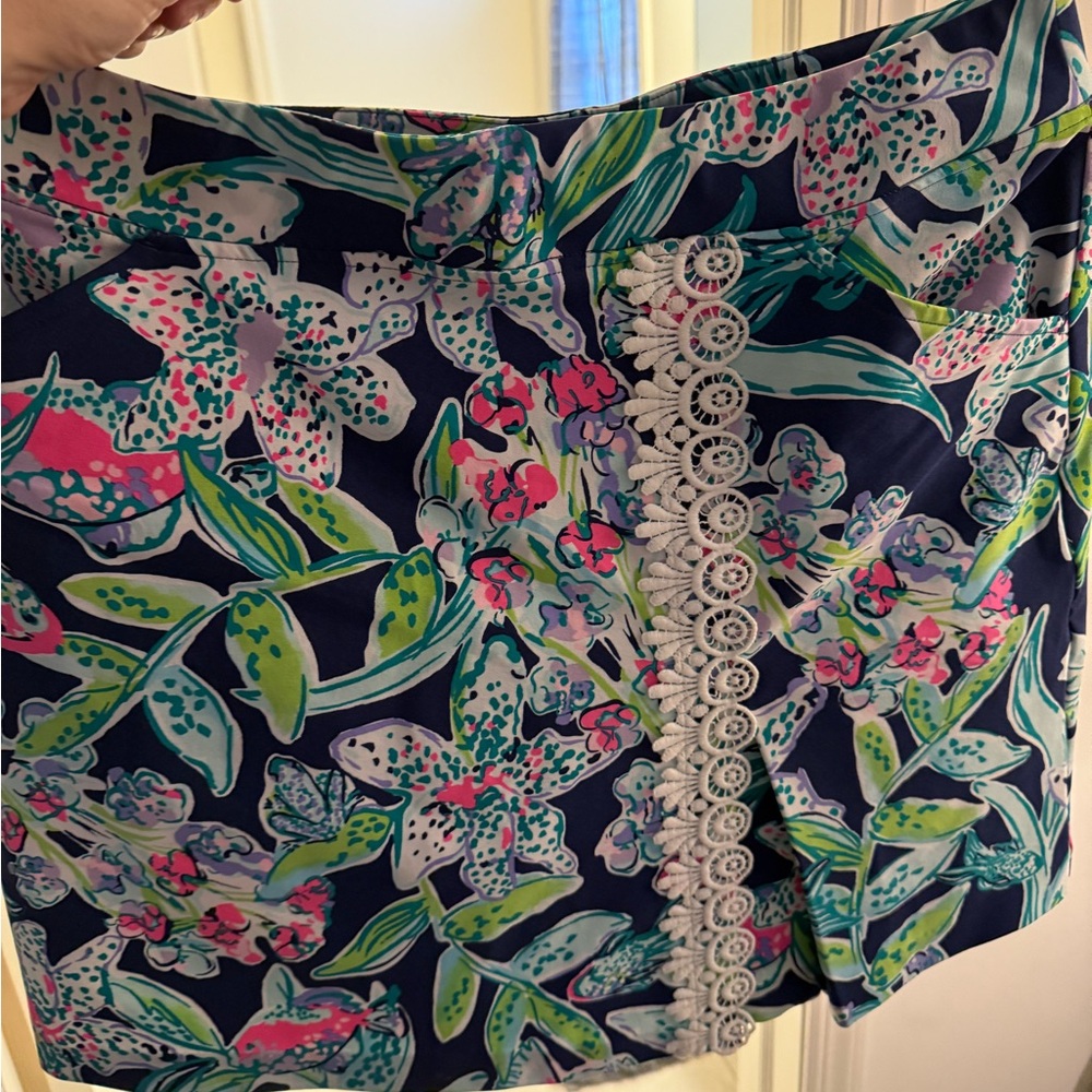 🦩Lilly Pulitzer Luxletic Navy Floral Print skort with Teal & Pink Accents